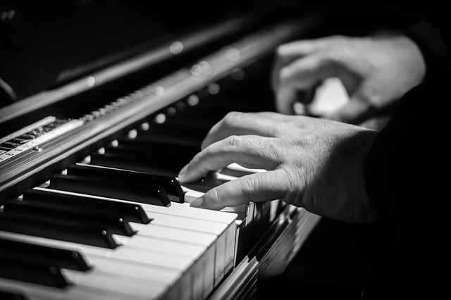 Aprenda piano com músicas que você ama
